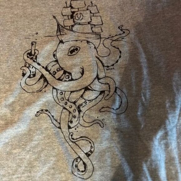 Akinz Hand-Printed Octopus & Ship‎ Design T-Shirt Gray Crew Neck organic tee - Picture 3 of 8